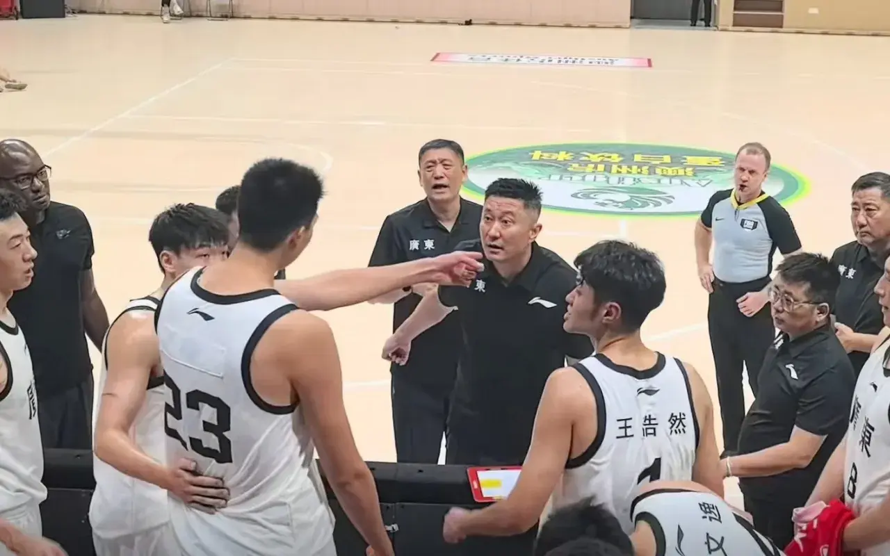 件闹得沸沸