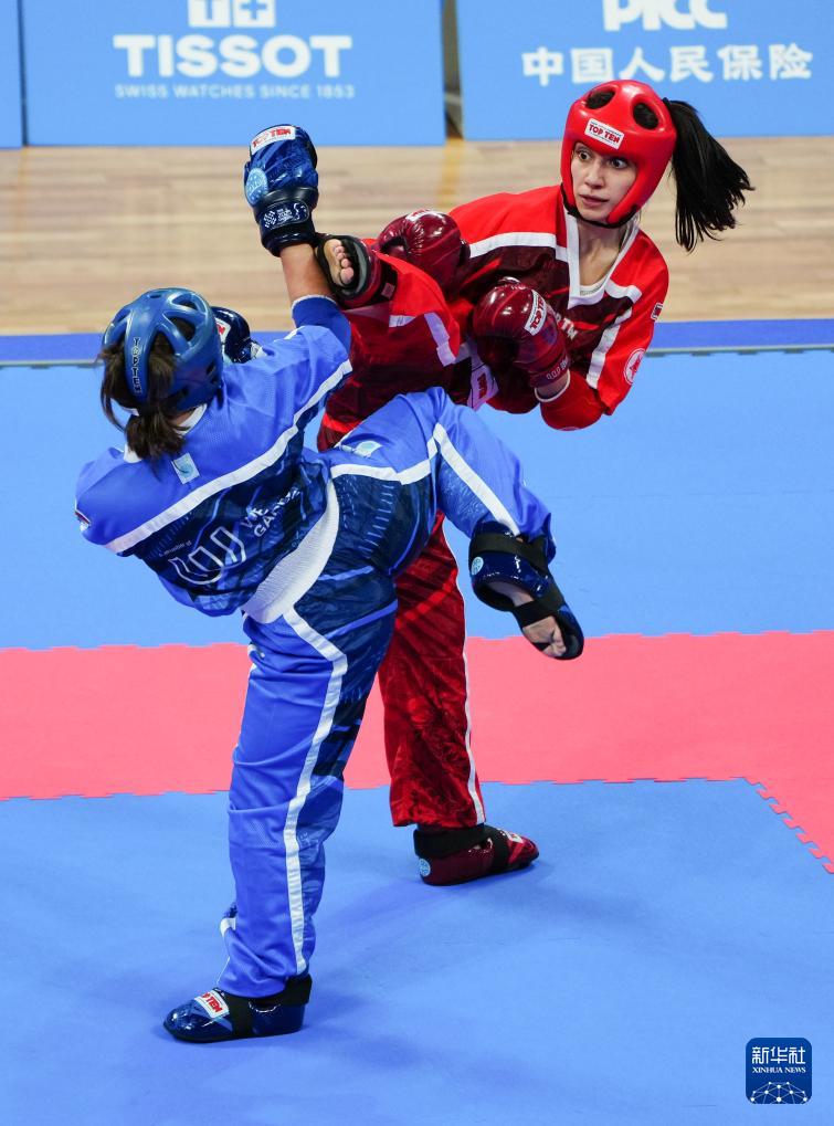 新华社记者, 丨自由搏击