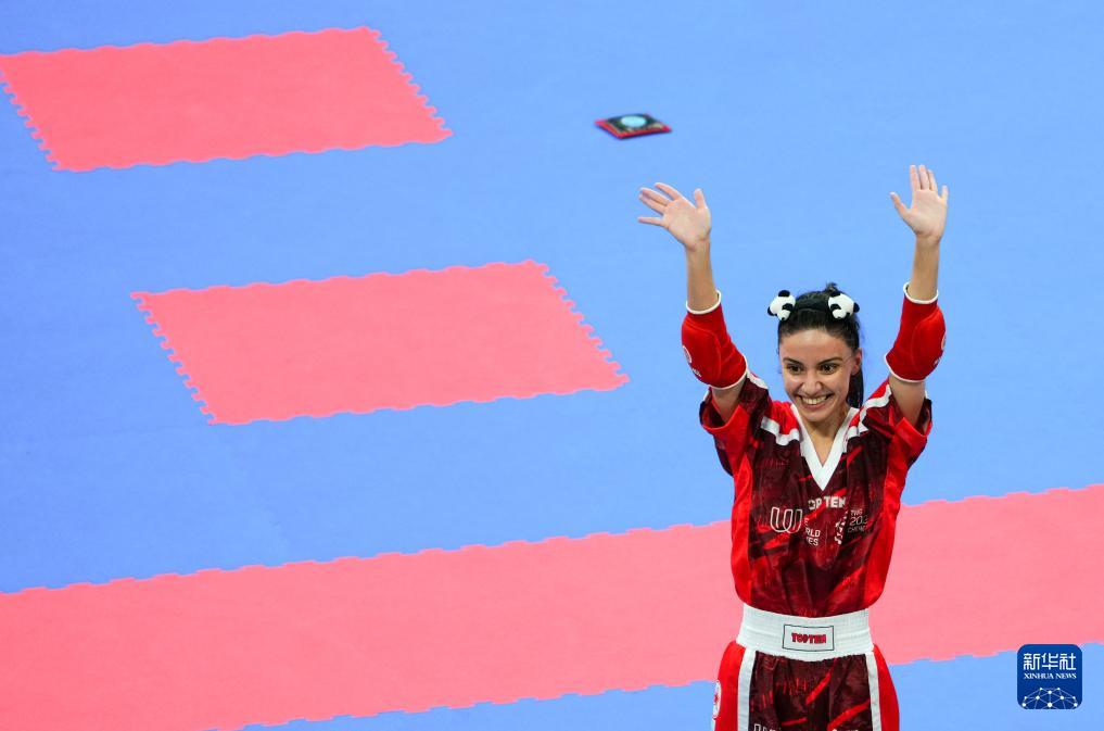 尔在比赛中, 赛中战胜危