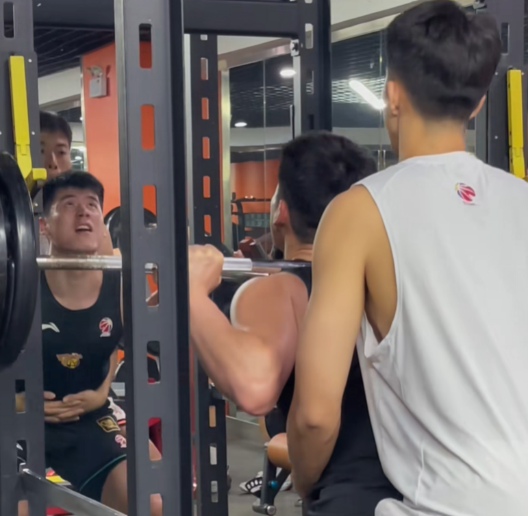 大幅下滑, 特别是杜润 大幅下滑, 特别是杜润